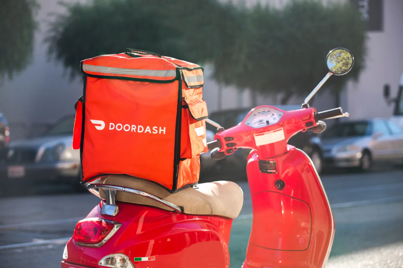 How to Become a DoorDash Driver (2023 Guide)